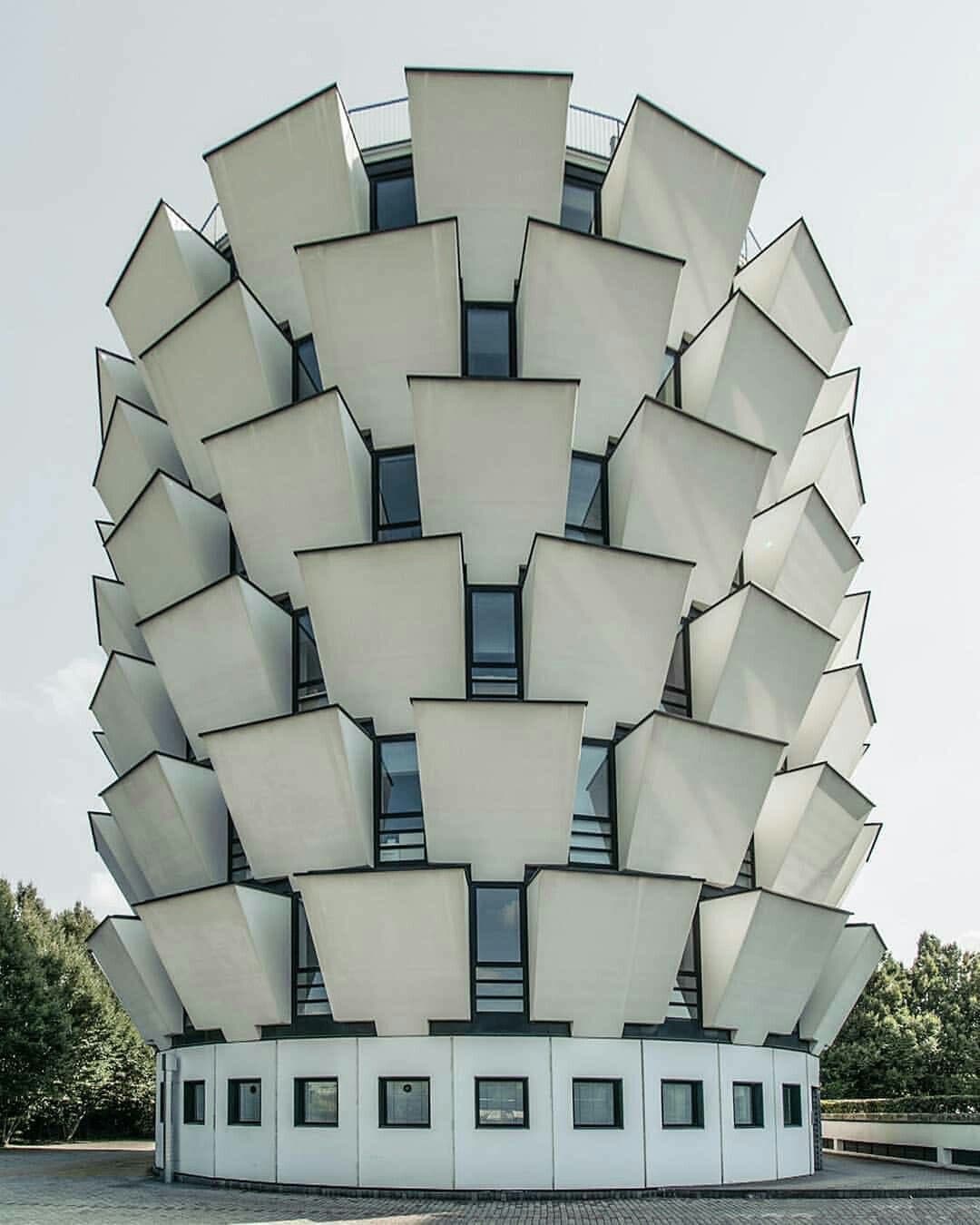 Early design discussion between architect and client